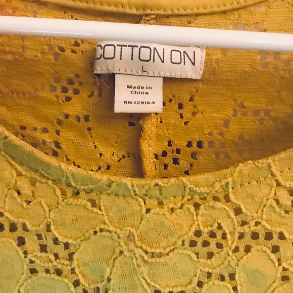 Lace dress - Picture 2 of 4